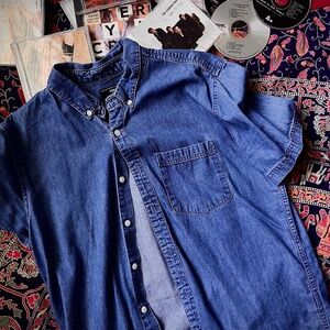 Short Sleeve Denim Button-Up (Men’s, M)